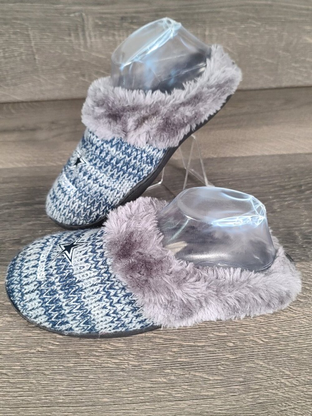 Forever Women's Dallas Cowboys Size Large (9-10) Blue and Gray Slippers